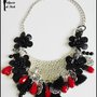 Collana girocollo con cristalli, charms e fiori in similpelle - ROSSO E NERO