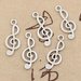 5 charms a forma di nota musicale