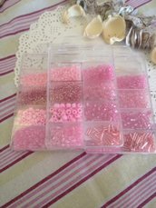 800 perline di vetro nelle sfumature di rosa in contenitore
