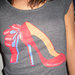 T-shirt dipinta a mano - scarpa Christian Louboutin