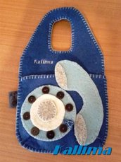 BUSTINA PORTA CELLULARE TELEPHONE BLUETTE per ricarica appendibile in feltro fatta a mano