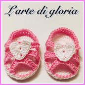 Cappellino e sandalini neonata all'uncinetto