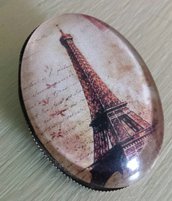 Spilla con cabochon in vetro ovale Tour Eiffel