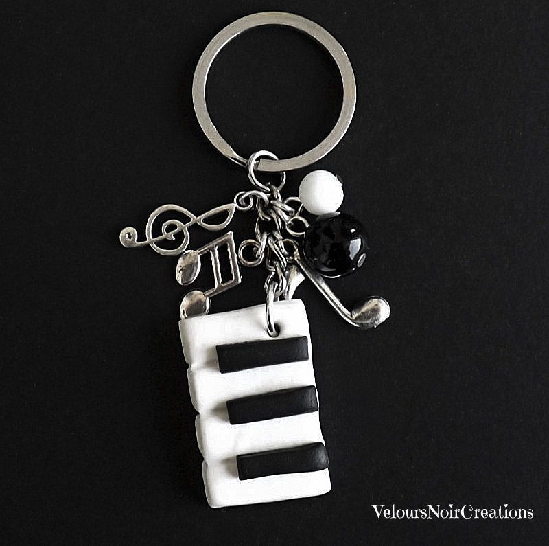 Keepdrum Portachiavi A Forma Di Chiave Di Violino In Metallo Cromato Argento - 55x20x3 Mm, Regalo Per Musicisti E Insegnanti Di Musica
