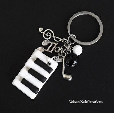 A forma di cuore Austria-musica-simbolo portachiavi nota musicale  portachiavi auto metallo violino-pianoforte-insegnante