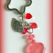 Portachiavi in resina handmade rosso trasparente con perline a cuoricino abbinate idee regalo donna 