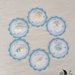 Card Art Battesimo bimbo etichetta segnaposto tonda smerlata celeste azzurra 6 cm soggetti bebè, piedini, scarpette, tutina, biberon, ciucciotto 