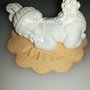 Bomboniera bebè in ceramica con base porcellana fredda  