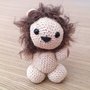 Leone amigurumi fatto a mano all'uncinetto con criniera morbida