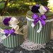 scatolina di cartone rivestita di feltro con tre rose di feltro viola e lilla