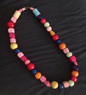 girocollo perle colorate in legno