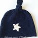 Cappello  bambino in blu marina fatto a maglia con stella realizzata a uncinetto 