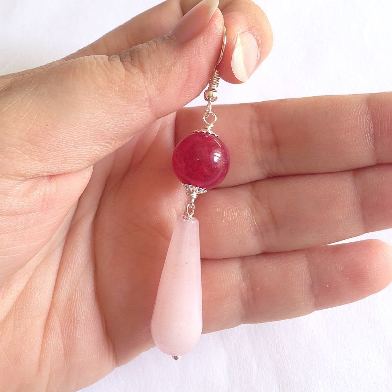 Un Paio Di Graziosi Orecchini A Monachella Pendenti Con Perline Di Giada Rossa Placcati In Argento A Goccia - Foto 11