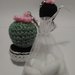 Portachiavi Cactus  uncinetto amigurumi  in lana verde con vaso bianco 