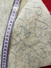 feltro di lana 50x75 da 2mm con cuori glitterati, color lana
