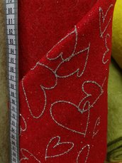 feltro di lana 50x75 da 2mm con cuori glitterati, color rosso