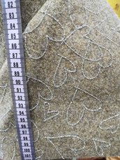 feltro di lana 50x75 da 2mm con cuori glitterati, color marroncino melange
