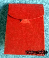 Scatolina regalo rossa di cartoncino