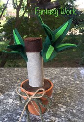 Vaso di terracotta con tronchetto della felicità di feltro