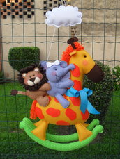 Fiocco nascita...una giraffa a dondolo con i suoi amici