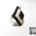 Anello geometrico | anello bianco e nero|anello fimo|anello regolabile|anni 60|anello rombo|anni 70|gioielli geometrici