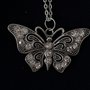 Ciondolo argento antico farfalla nichel free..in omaggio ciondolo con iniziale del nome o segno zodiacale
