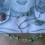 COLLANA  *FIORE VERDE *CON PERLE  DI VETRO E INSERTO WIRE