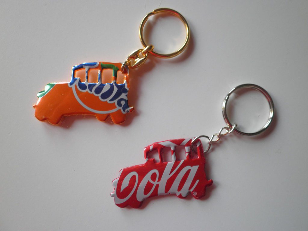 PORTACHIAVI PENNA LATTINA COCA COLA VINTAGE GADGET - Collezionismo In vendita a Genova PORTACHIAVI PENNA LATTINA COCA COLA VINTAGE GADGET - Collezionismo In vendita a Genova