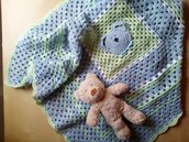 copertina lana uncinetto per neonato colore azzurro verde e bianco con orsetto -  regalo nascita coperta carrozzina 