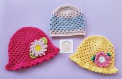 Cappellino di cotone con fiore
