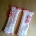 scaldamuscoli bambina fatti a mano in lana decorati con fiori e perline bianco e rosa calze femmina