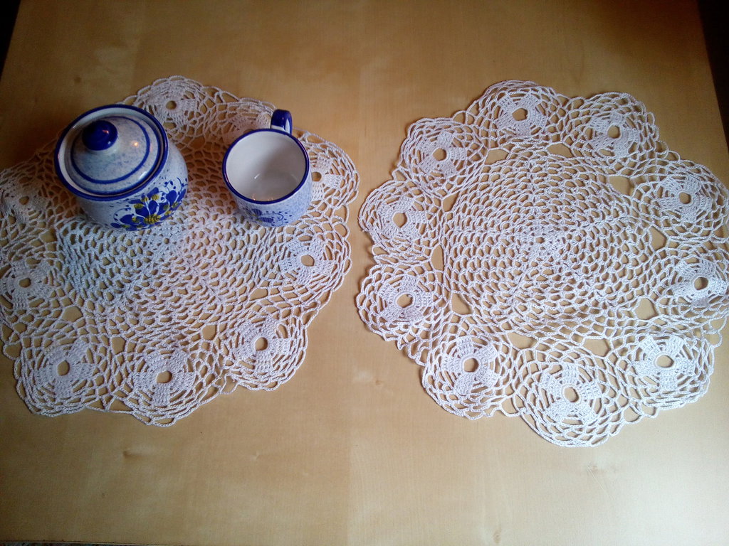 Kilofly Set Di 4 Centrini Rotondi All'Uncinetto, Fatti A Mano In Cotone, 25x24,5 Cm, Bianco, Tovagliette Vintage Per Casa E Tavola
