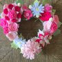Ghirlanda fatta a mano con fiori di feltro e panno-lenci tonalità del rosa, fuori-porta personalizzabile per nascita