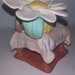 statuine,artigianale,eseguita interamente a mano raffigurante tavolo lenzuola,fiore,posate