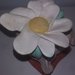 statuine,artigianale,eseguita interamente a mano raffigurante tavolo lenzuola,fiore,posate