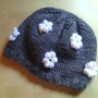 berretto lana bambina fatto a mano decorato con margherite bianche a uncinetto - cappello cuffia bambina