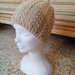 berretto cappello in lana donna fatto a mano tricot beige e oro con trecce stile sportivo elegante lavorato ai ferri