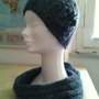 completo in lana donna berretto e sciarpa ad anello realizzato a maglia con fiore ad uncinetto