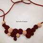 Collana di tesssuto colore bordeaux e beige