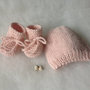 Cappellino e scarpette per neonato in cashmere 100% Prezioso set fatto a mano Cappellino e scarpette in cashmere made in Italy Photo prop