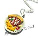 Collana piatto ceramica bianca con pizza, patatine fritte e salse - miniature handmade kawaii