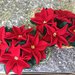 Natale - Cestino di vimini con stelle di natale di lana cotta rossa