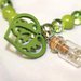 bracciale elastico con perle verdi ciondolo ampolla/bottiglietta in vetro e un cuore in legno