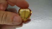 Mezzo cristallo forma cuore ambra