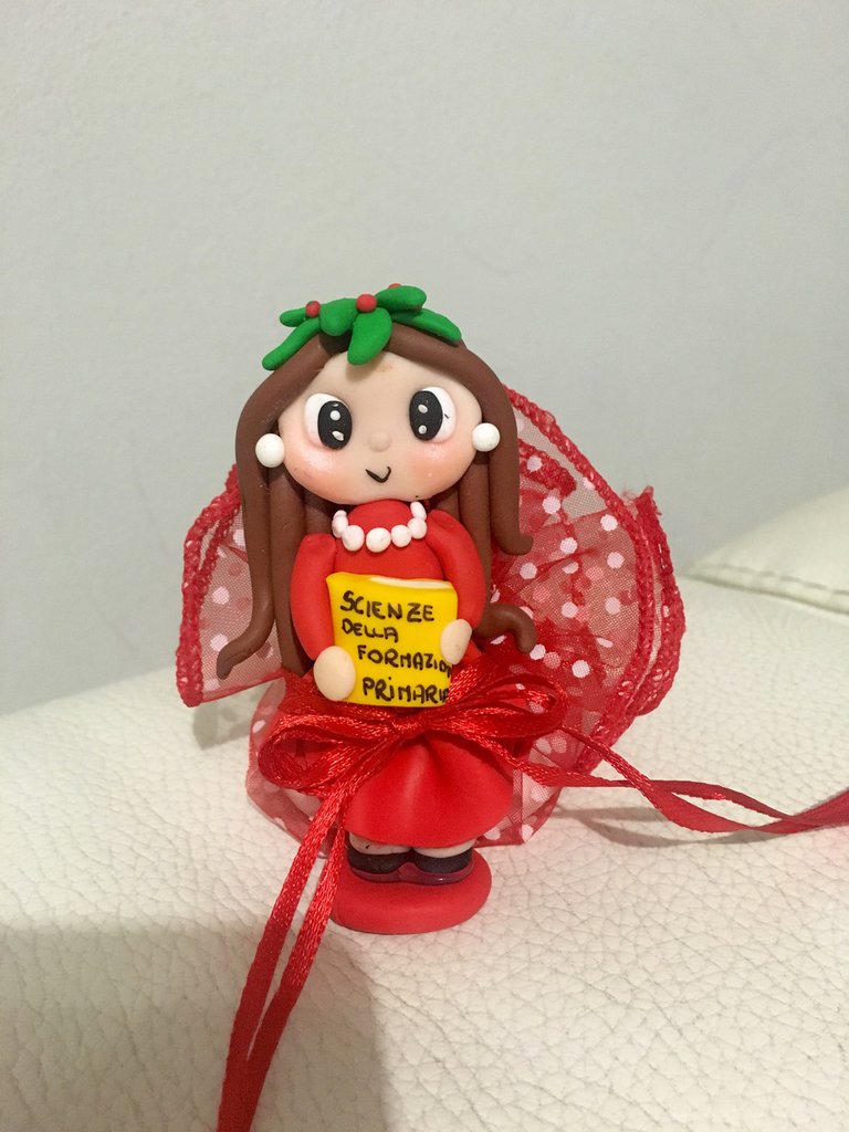 BOMBONIERA LAUREA Scatola Portaconfetti TOCCO Con Statuina Ragazza – Multicolore, 10x7x7 Cm