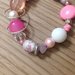 Braccialetto elastico con perle nelle sfumature del rosa e cuoricino 