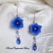 Orecchini con fiore blu in pasta di mais, cristalli blu, perle azzurre