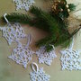 10 addobbi Natale fiocchi di neve a uncinetto in cotone bianco argento oro- chiudi regali pacchetti handmade