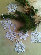 10 addobbi Natale fiocchi di neve a uncinetto in cotone bianco argento oro- chiudi regali pacchetti handmade