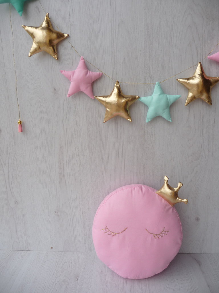 Cuscino A Forma Di Luna 60 Cm Con Texture Petali Di Rosa | Bianco, In Peluche Morbido Con Imbottitura In PP | Per Letto, Divano, Auto, Regalo